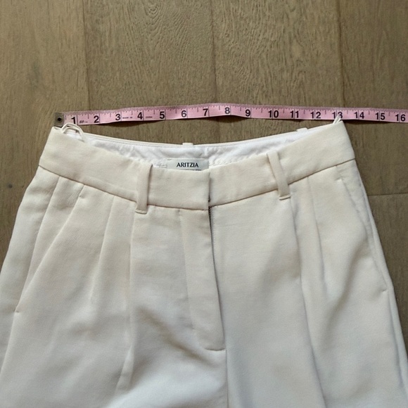 EUC aritzia effortless pant crepette CURVE FIT size 4 light birch - Picture 7 of 15